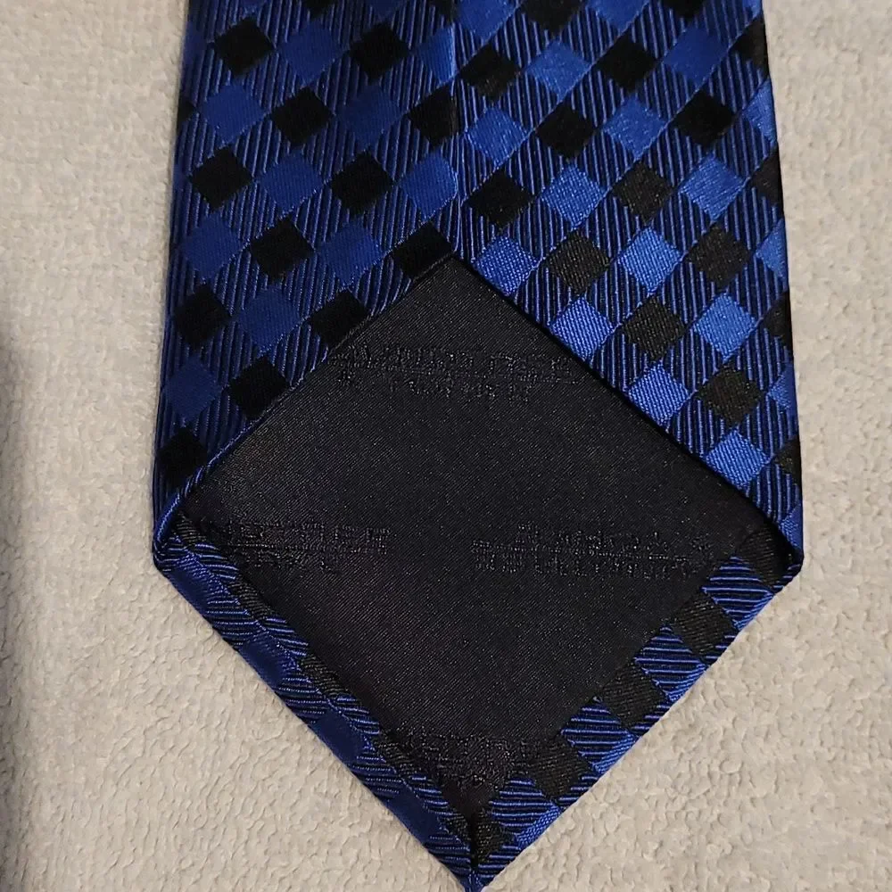 Roundtree & Yorke all silk tie‎